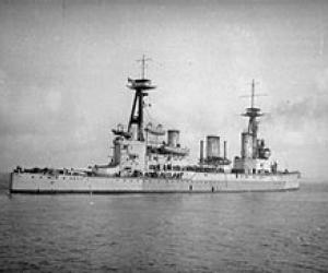 Black and white photograph with view of the stern of the HMS Indefatigable at sea